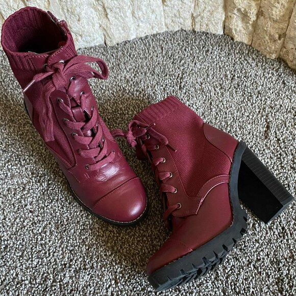 BCBGENERATION Lace-Up Booties (Size: 6) - Picture 6 of 12